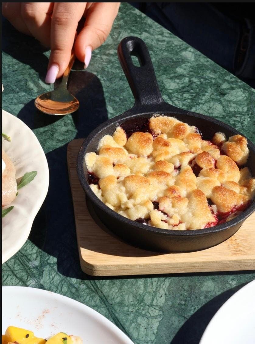 Crumble aux fruits rouges — dessert fait maison de saison